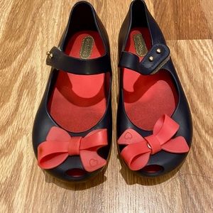 Play condition Mini Melissa size 8 kids shoes